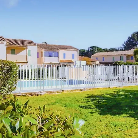 Stunning In Les Maures With Kitchen 라론드레모레