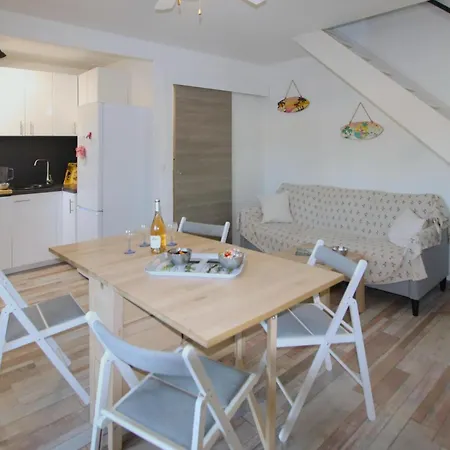 Stunning In Les Maures With Kitchen * 라론드레모레