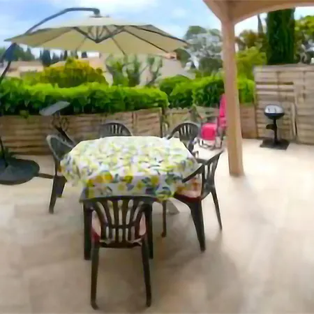 펜션 Stunning In Les Maures With Kitchen
