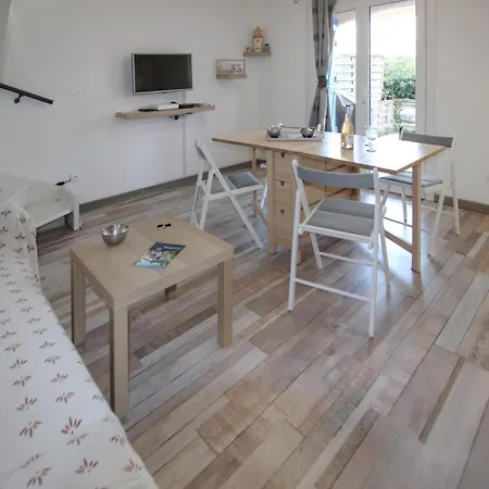 펜션 Stunning In Les Maures With Kitchen *
